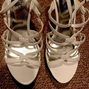 Sz 7 beige cage heels